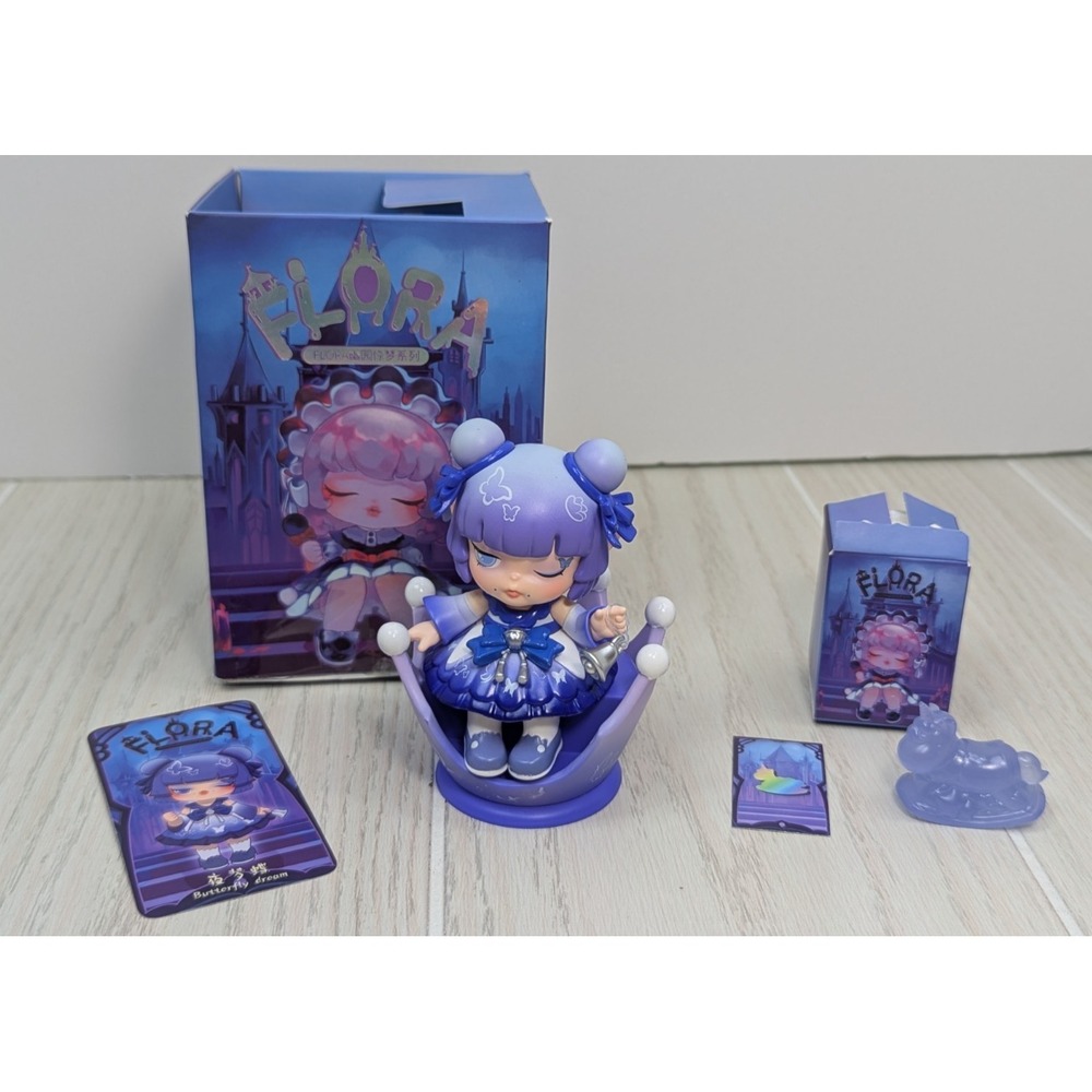 FLORA Secluded Garden Dreamland Butterfly Dream figure purple + card box unicorn